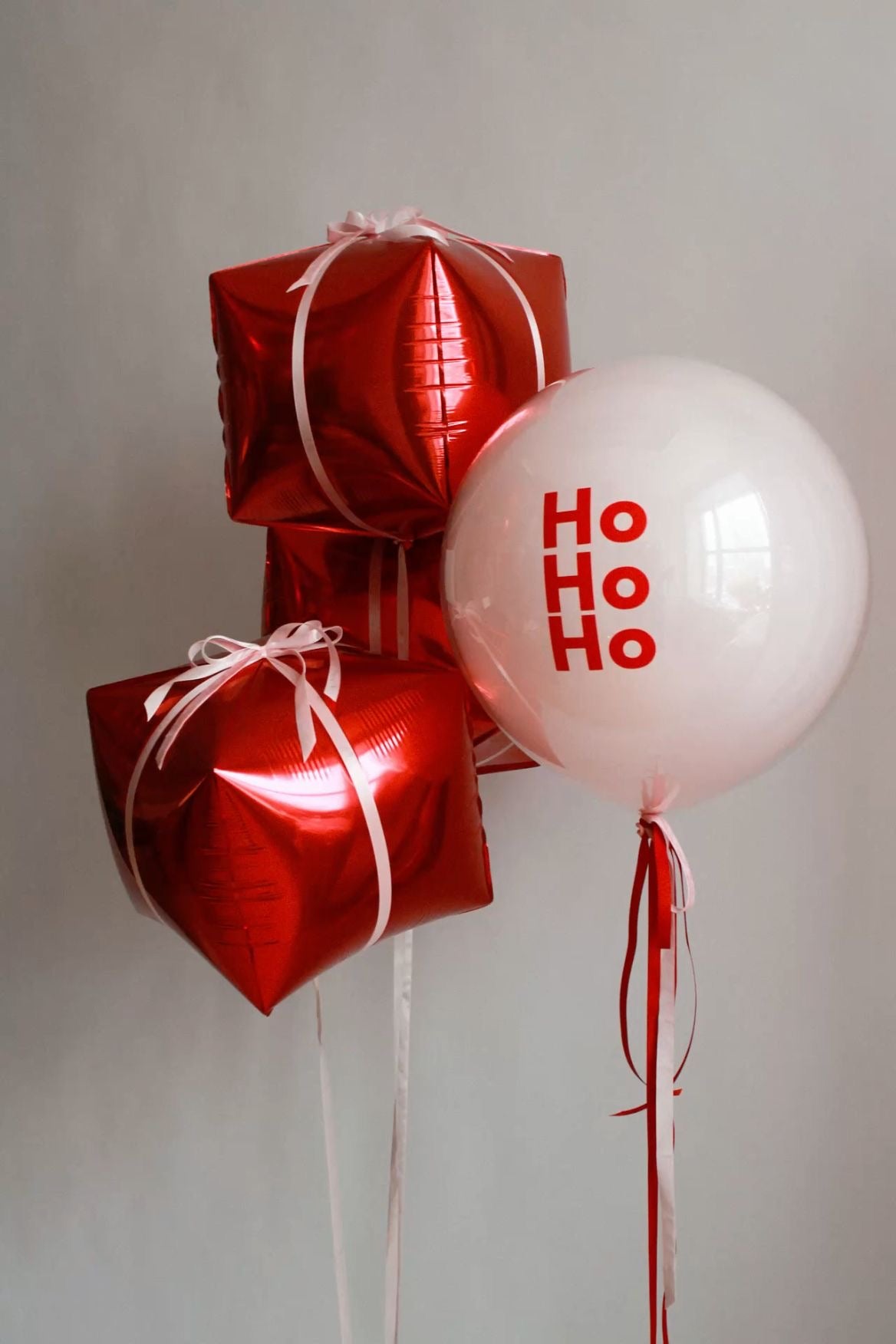 Ho Ho Holiday Cube Balloon Set